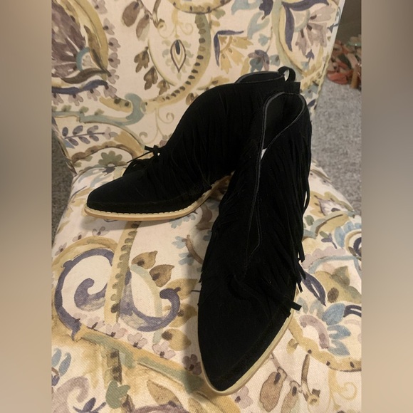 NWOT Black Fringe Women's Ankle Boots - Picture 2 of 7